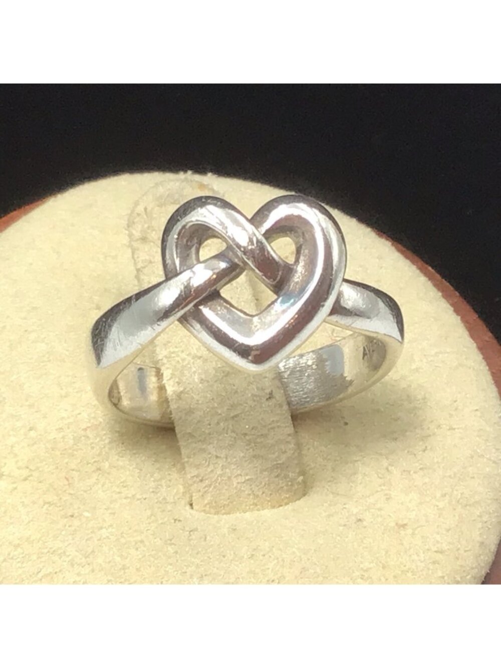 James Avery Heart Ring 4.6gms Size 6.25